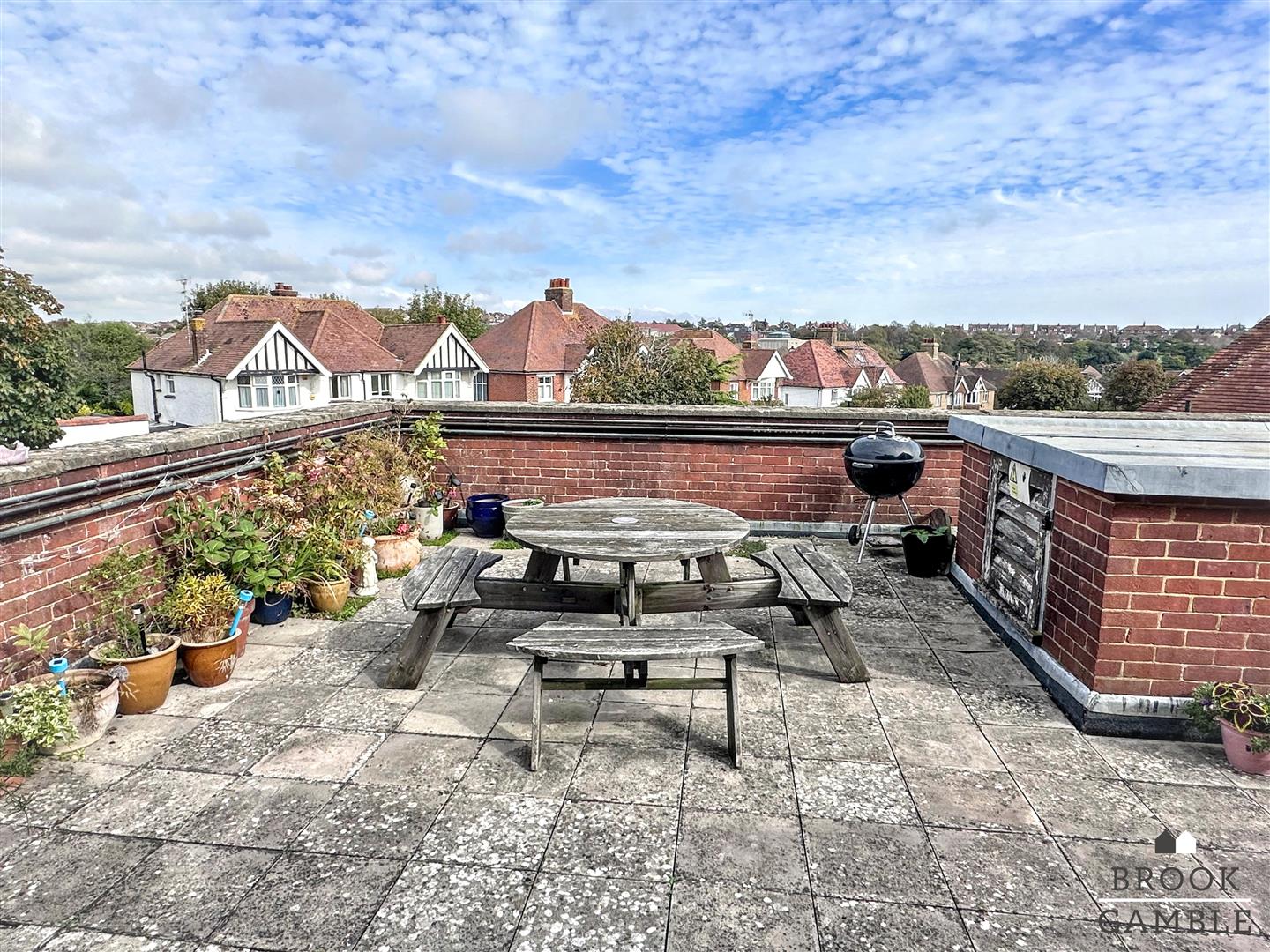 3 Bedroom Flat. Albert Parade in Eastbourne, East Sussex 2
